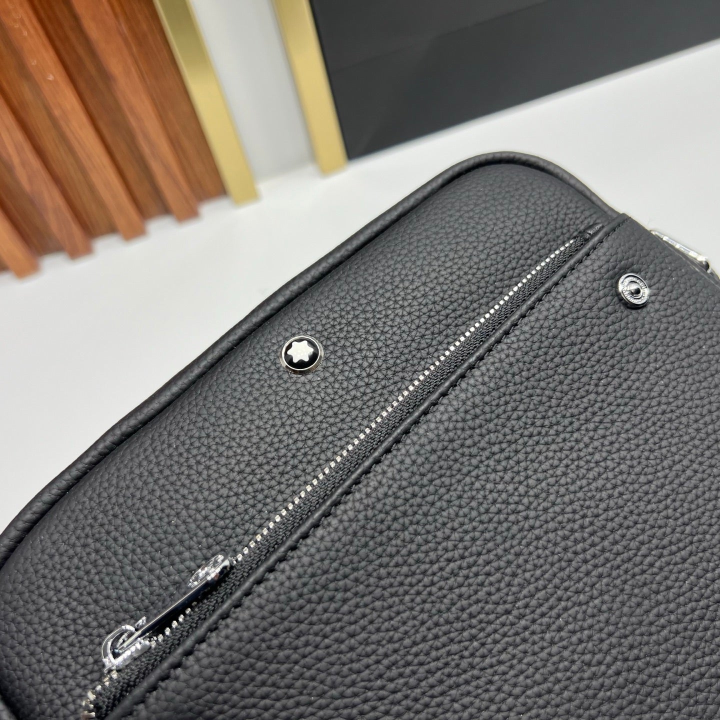 몽블랑 블랙 사토리얼 가죽 나노 메신저백