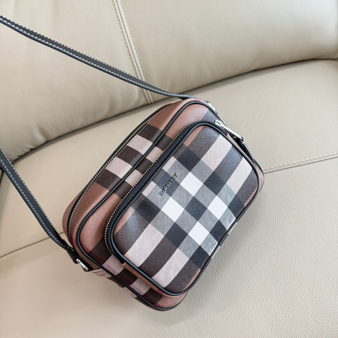 버버리 다크 버치 브라운 체크 크로스바디백 미디엄 패디