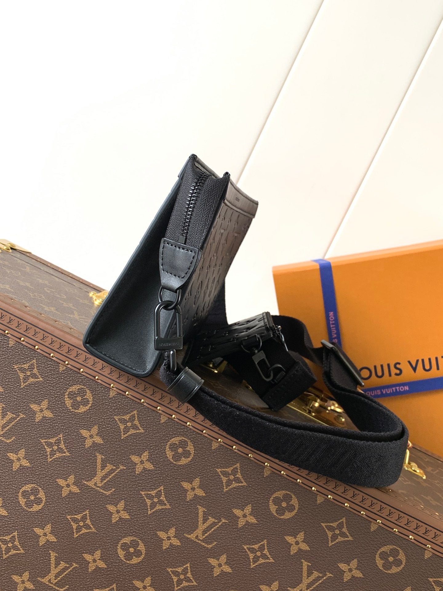 루이비통 블랙 모노그램 섀도우 가스통 웨어러블 월릿