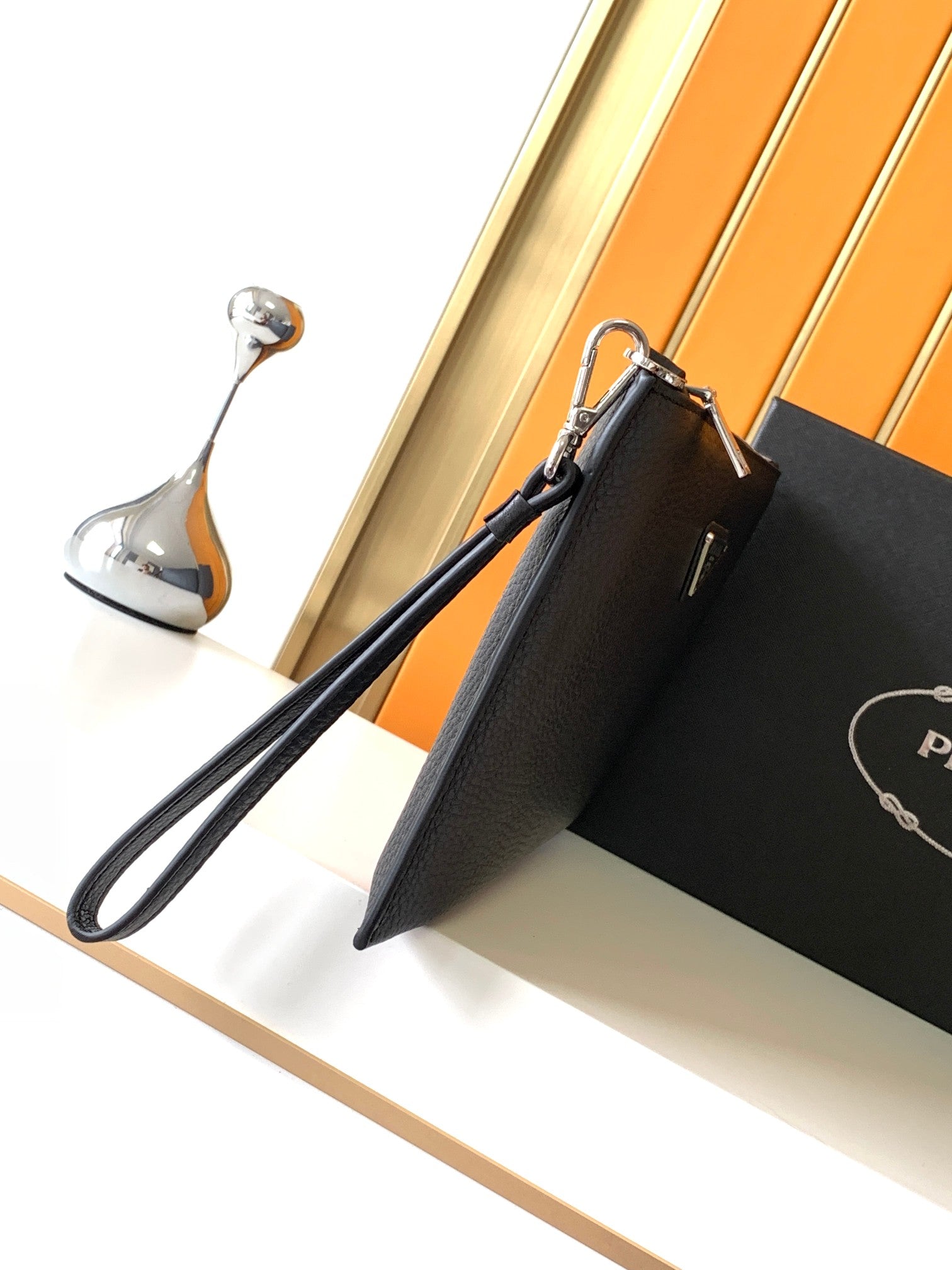 프라다 삼각로고 블랙 가죽 클러치백 28 프라다 클러치