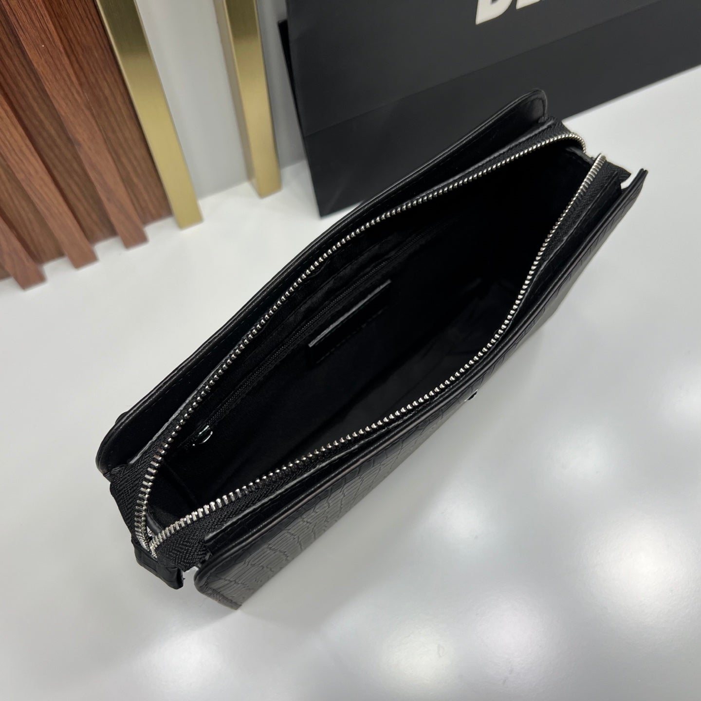 몽블랑 마이스터스튁 블랙 크로커다일 가죽 클러치백 라지