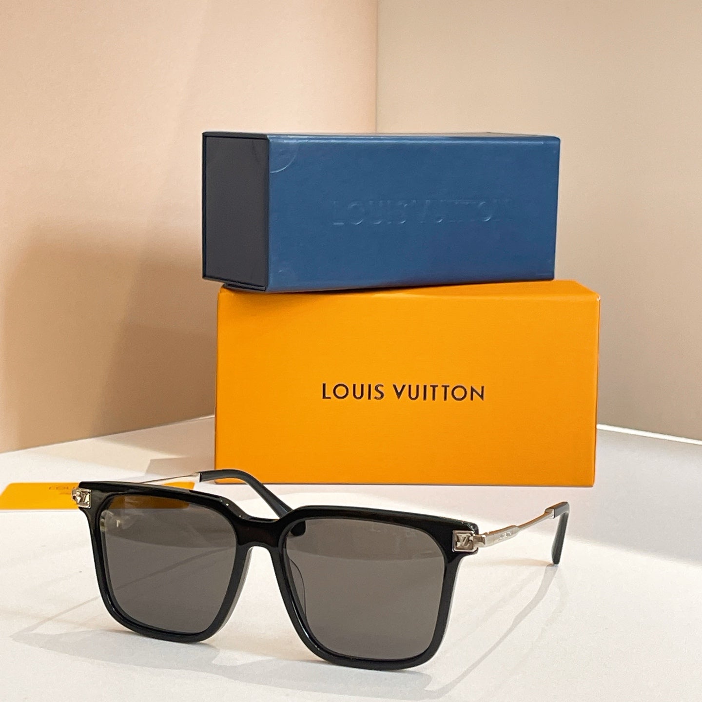 루이 비통 블랙 실버 아세테이트 스퀘어 OS LV 라이즈