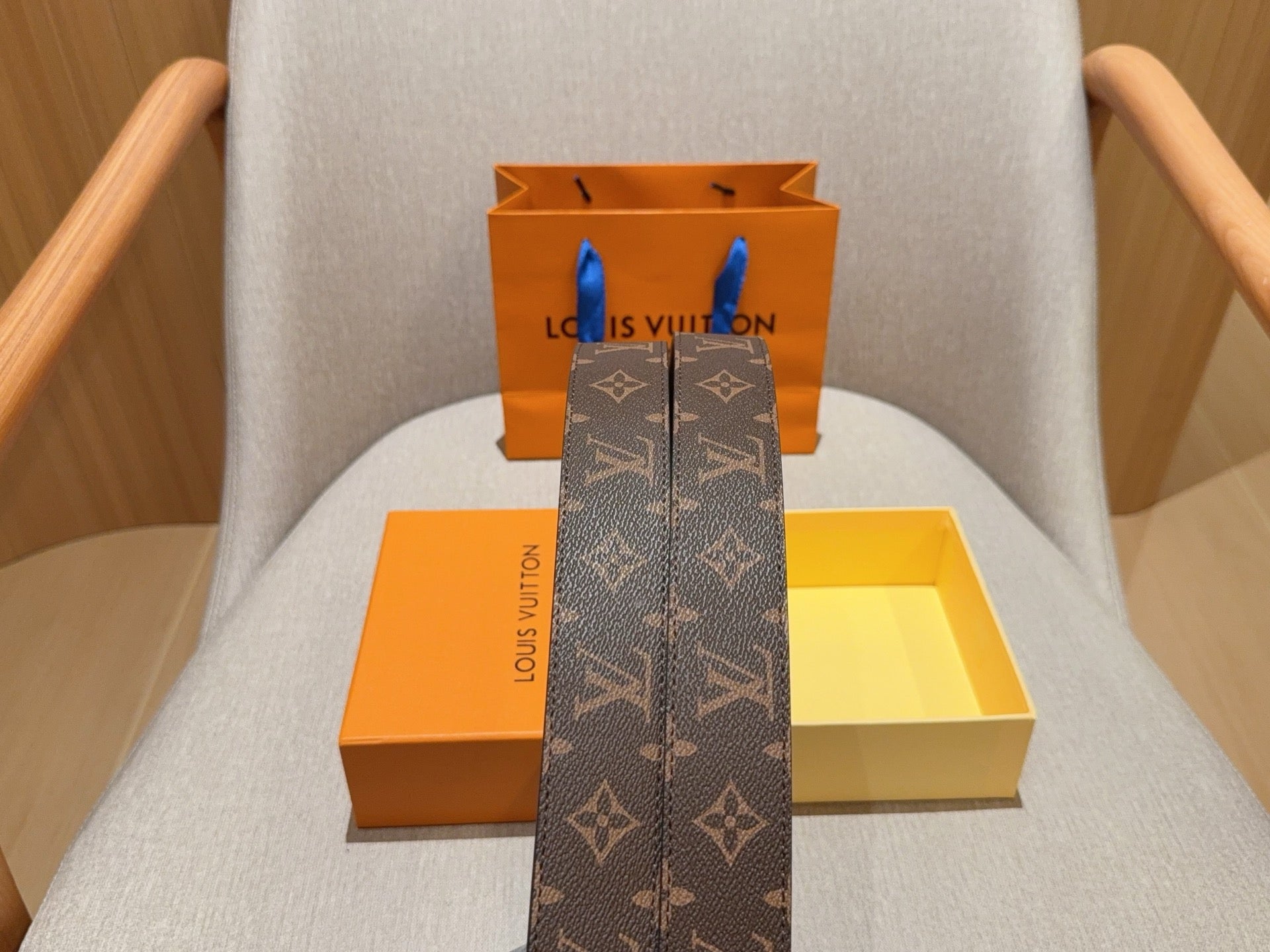 루이비통 LV 이니셜 모노그램 리버서블 벨트 2 COLOR