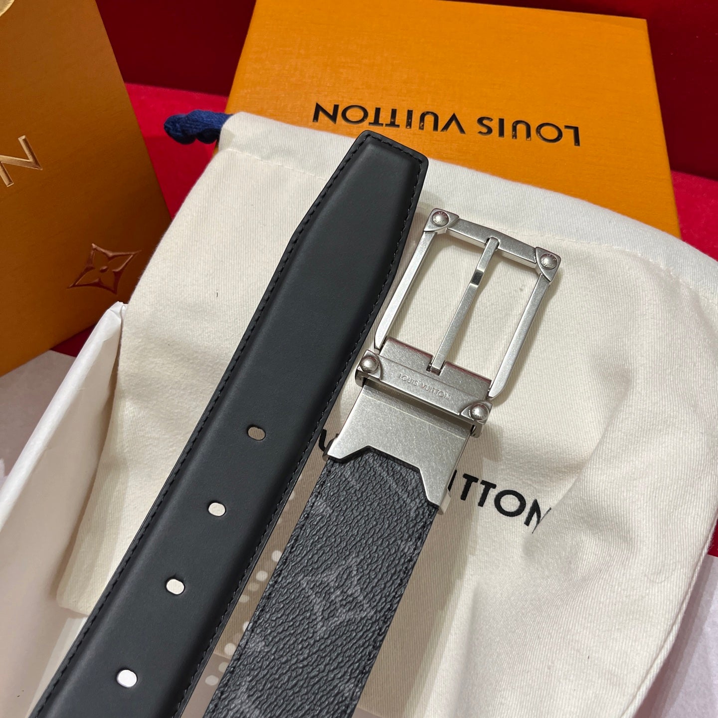 루이비통 모노그램 이클립스 리버서블 코너 핀 벨트 사각버클벨트