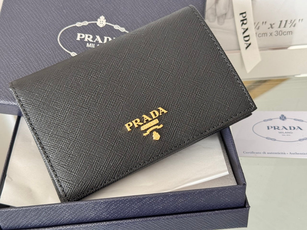 프라다 블랙 사피아노 메탈 로고 반지갑