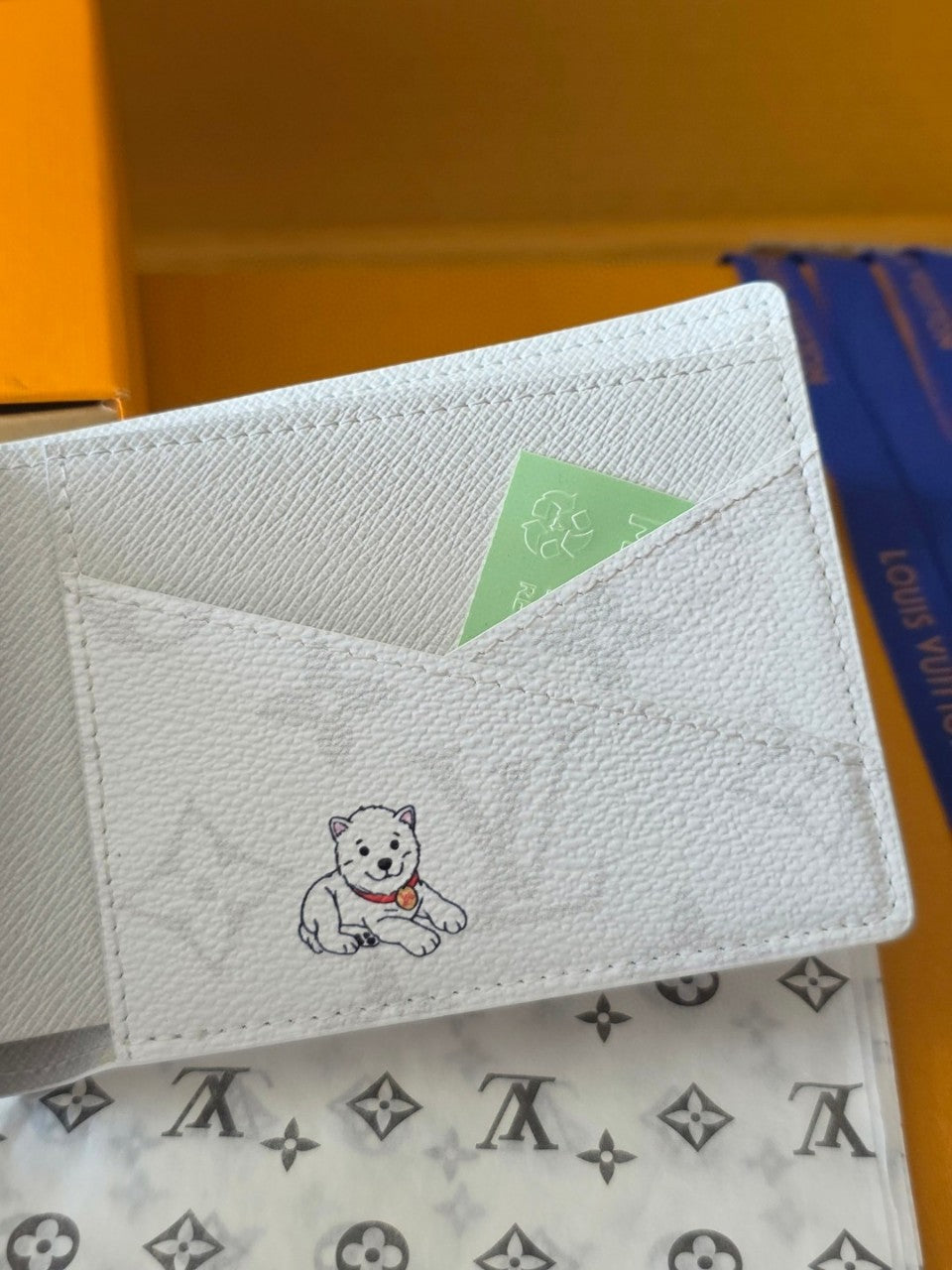 루이비통 화이트 모노그램 진돗개 멀티플 월릿